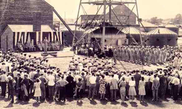 ****VJ-DAY, Camp Evans with DDUs copy